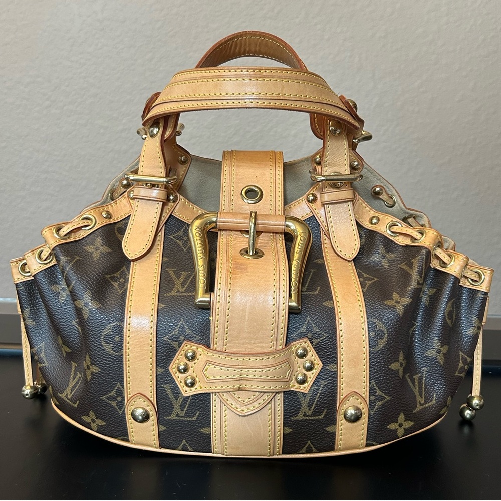 Louis Vuitton Theda monogram purse